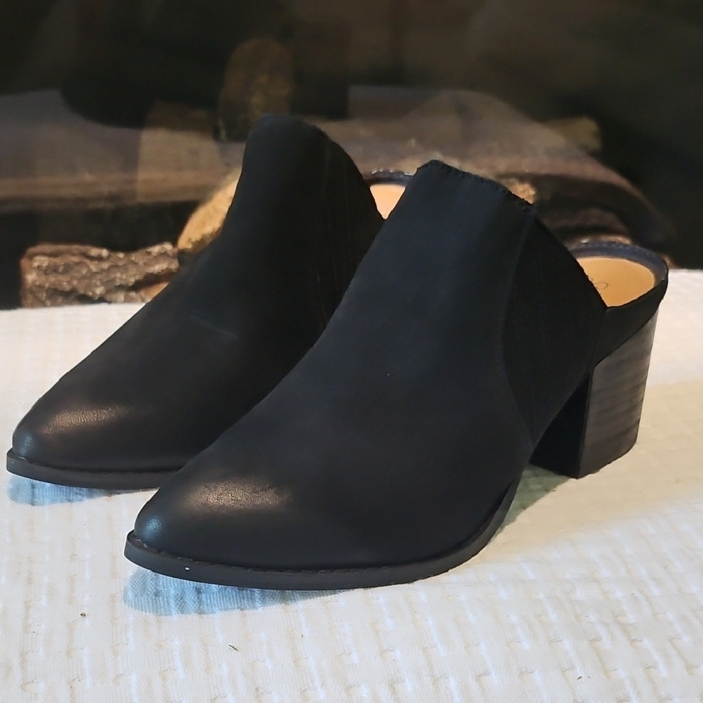 Seychelles Black Suede Heels Size 7 Excellent Condition